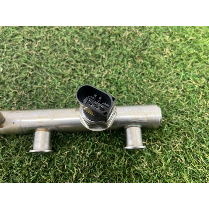 Топливная рампа (топливная система) AUDI Q5 8R 2012 3.2 CALB 06E130089D