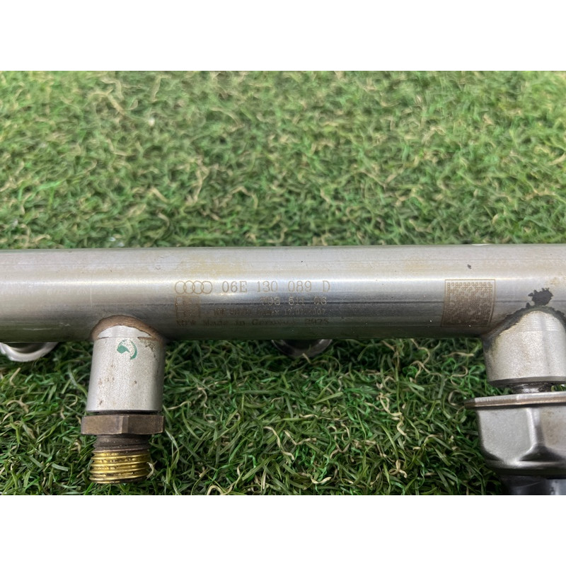 Топливная рампа (топливная система) AUDI Q5 8R 2012 3.2 CALB 06E130089D