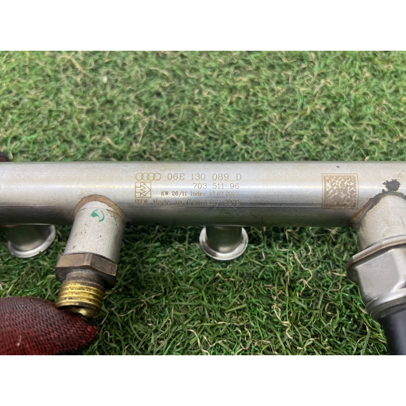 Топливная рампа (топливная система) AUDI Q5 8R 2012 3.2 CALB 06E130089D