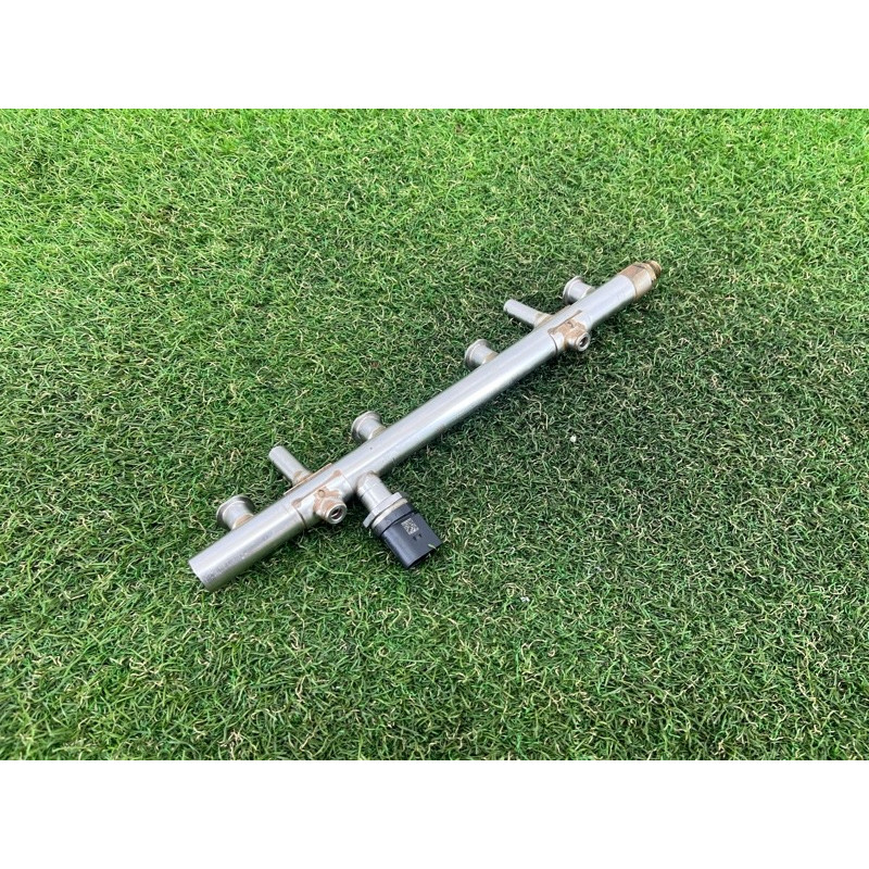 Топливная рампа (топливная система) AUDI A4 B9 2017 2.0 06K133317G