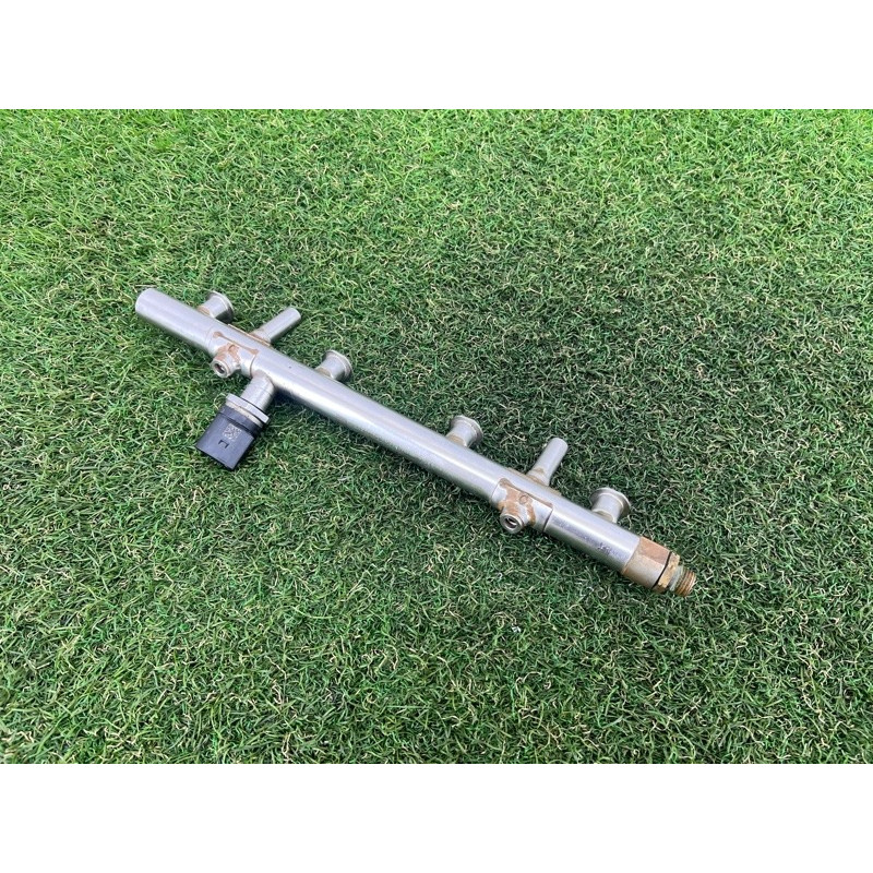 Топливная рампа (топливная система) AUDI A4 B9 2017 2.0 06K133317G