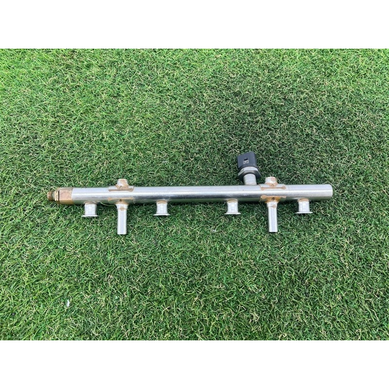 Топливная рампа (топливная система) AUDI A4 B9 2017 2.0 06K133317G