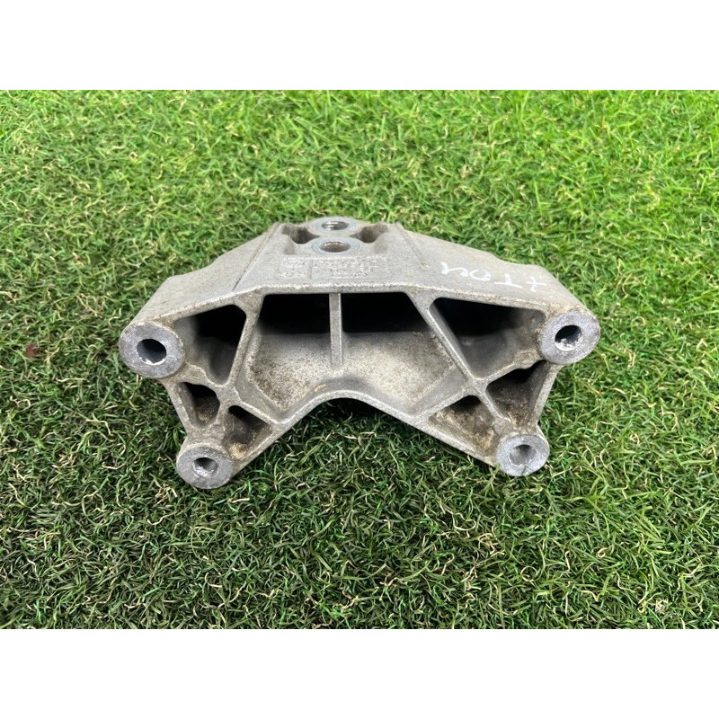 Кронштейн КПП (трансмиссия) Volkswagen Touareg FL 2015 3.6 7L8399649