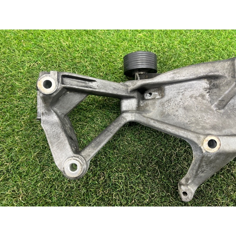 Кронштейн генератора (кронштейны двигателя) Volkswagen Touareg FL 2015 3.6 03H260087F