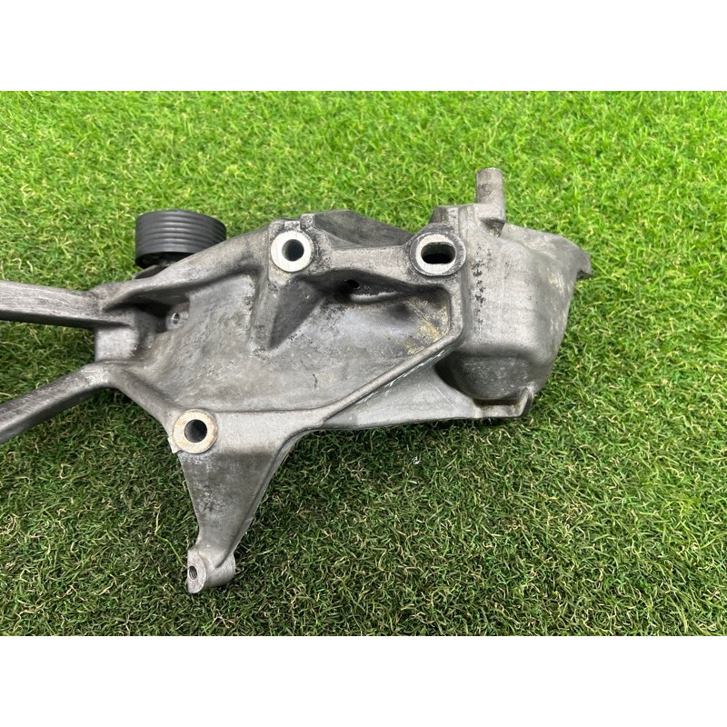 Кронштейн генератора (кронштейны двигателя) Volkswagen Touareg FL 2015 3.6 03H260087F