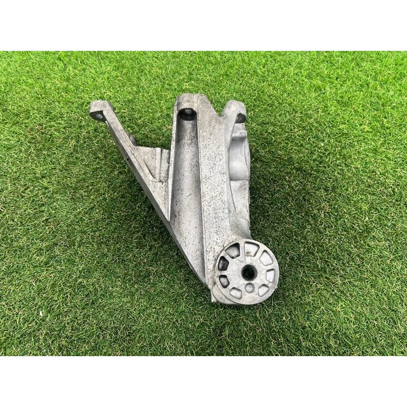 Кронштейн подушки двигателя (кронштейны двигателя) Volkswagen Touareg FL 2015 3.6 03H199308