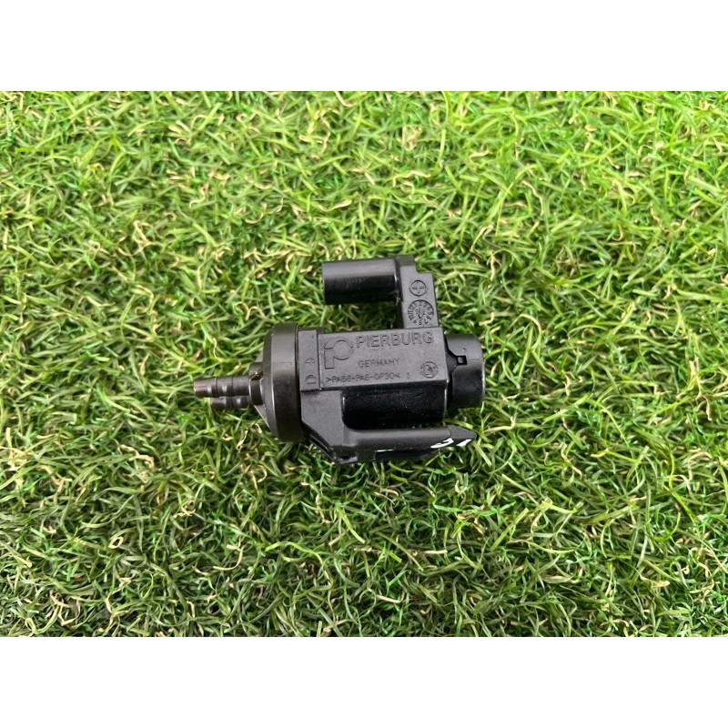 Вакуумний клапан (двигун та елементи) BMW 5-series G30 2017 2.0 B46B20 11748570591