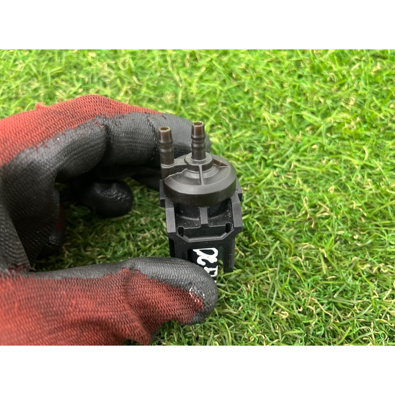 Вакуумний клапан (двигун та елементи) BMW 5-series G30 2017 2.0 B46B20 11748570591