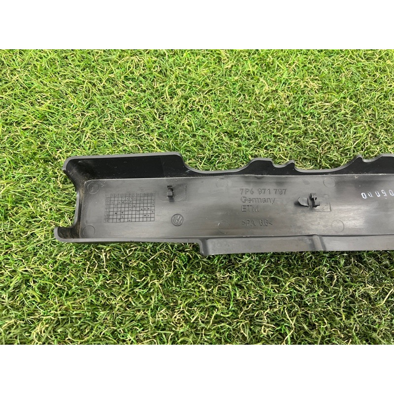 Декоративная крышка двигателя (двигатель и элементы) Volkswagen Touareg FL 2015 3.6 7P6971797