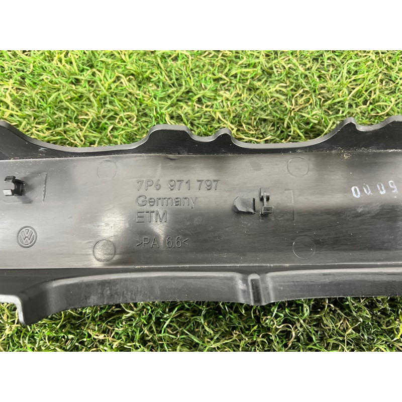 Декоративная крышка двигателя (двигатель и элементы) Volkswagen Touareg FL 2015 3.6 7P6971797