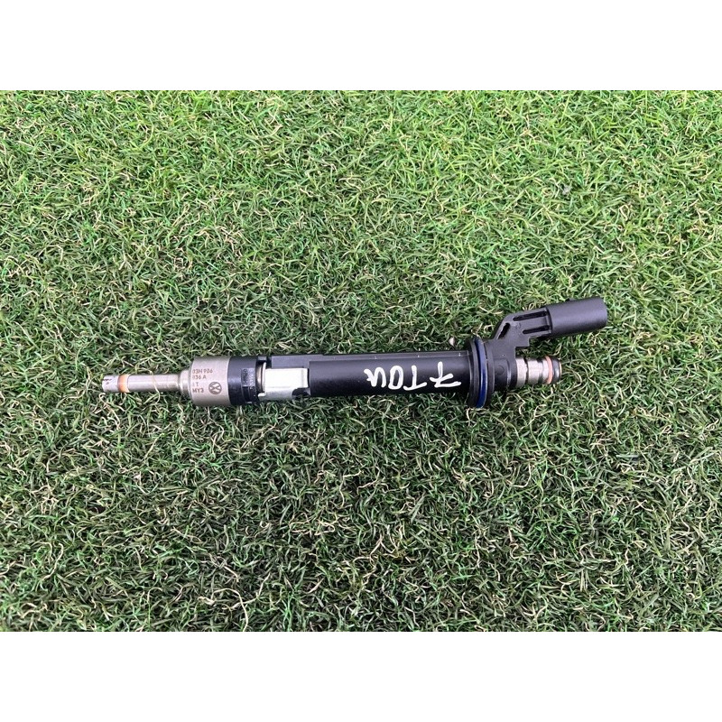 Форсунка топливная (топливная система) Volkswagen Touareg FL 2015 3.6 03H906036A