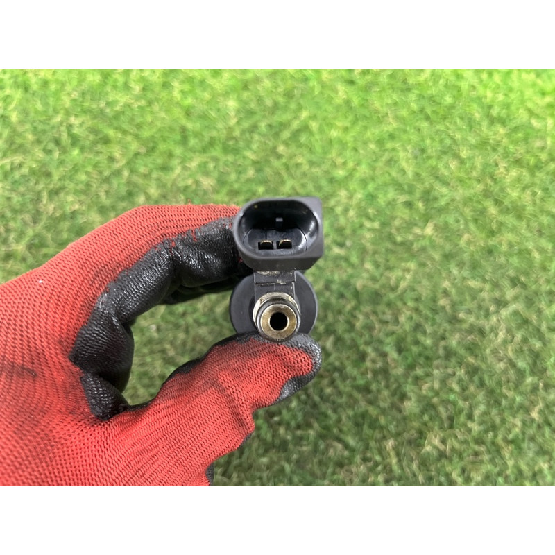 Форсунка топливная (топливная система) Volkswagen Touareg FL 2015 3.6 03H906036A