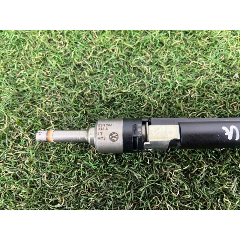 Форсунка топливная (топливная система) Volkswagen Touareg FL 2015 3.6 03H906036A