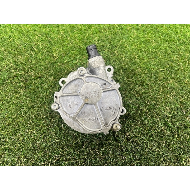 Вакуумный насос (тормозная система) Volkswagen Touareg FL 2015 3.6 03H145100C