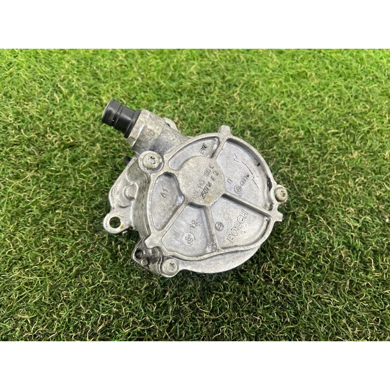 Вакуумный насос (тормозная система) Volkswagen Touareg FL 2015 3.6 03H145100C