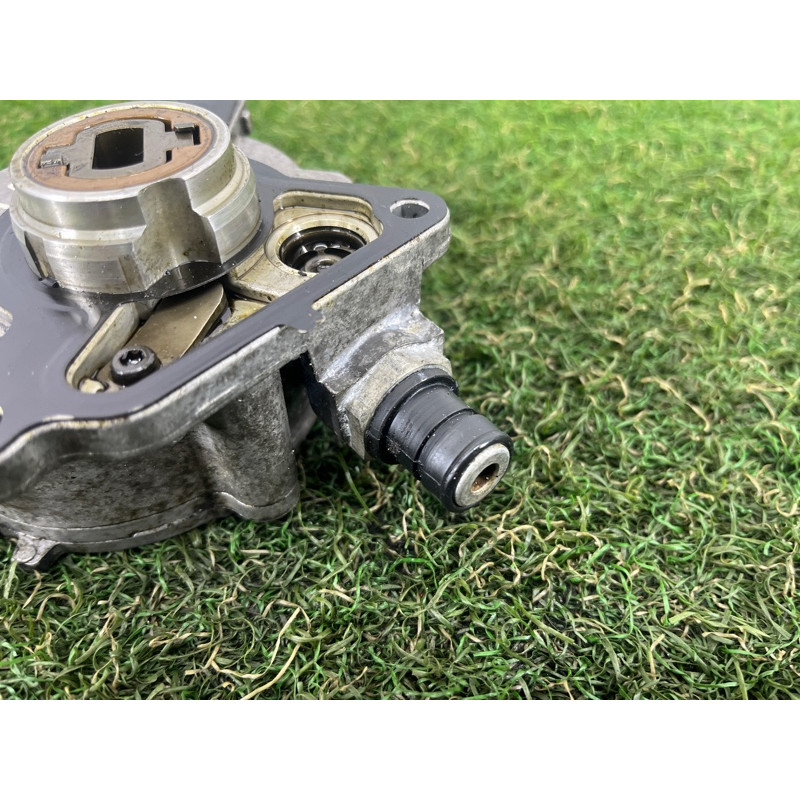 Вакуумный насос (тормозная система) Volkswagen Touareg FL 2015 3.6 03H145100C