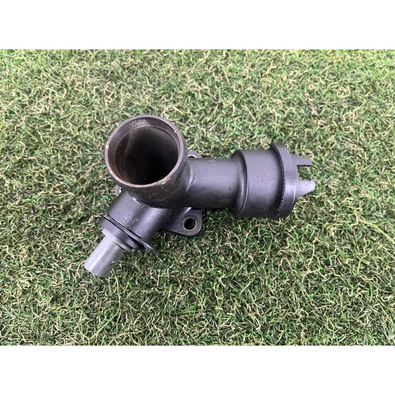 Фланец системы охлаждения (система охлаждения) Volkswagen Touareg FL 2015 3.6 03H121133