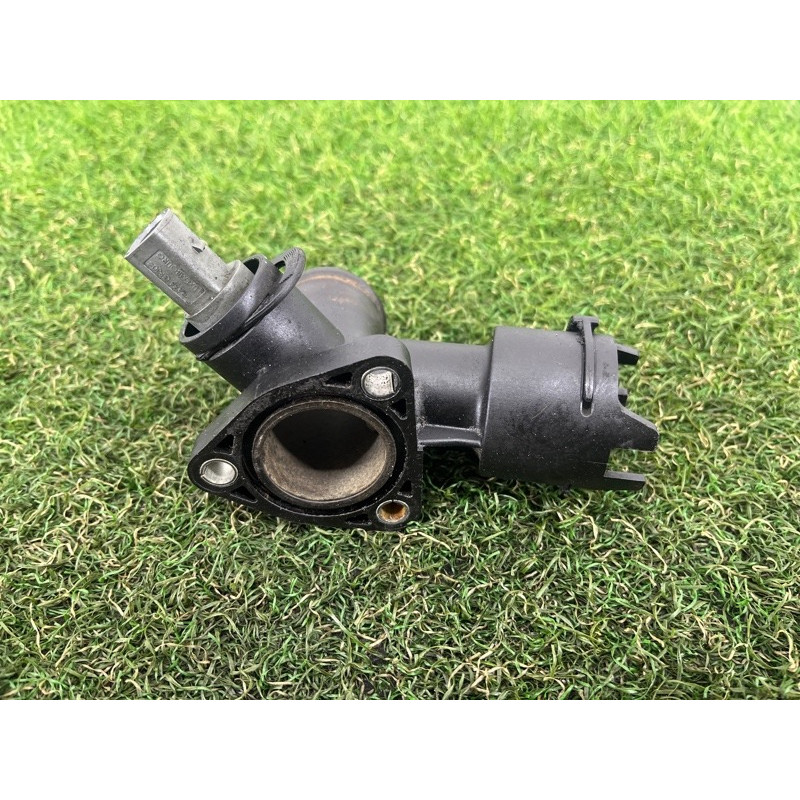 Фланец системы охлаждения (система охлаждения) Volkswagen Touareg FL 2015 3.6 03H121133