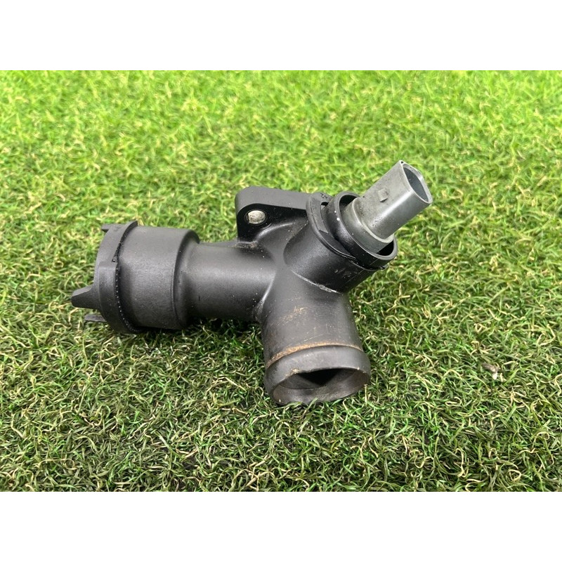 Фланец системы охлаждения (система охлаждения) Volkswagen Touareg FL 2015 3.6 03H121133