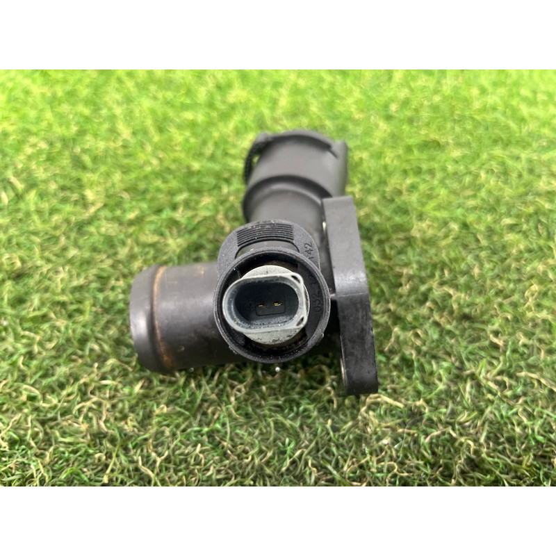 Фланец системы охлаждения (система охлаждения) Volkswagen Touareg FL 2015 3.6 03H121133