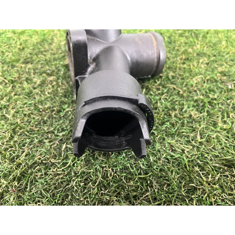 Фланец системы охлаждения (система охлаждения) Volkswagen Touareg FL 2015 3.6 03H121133