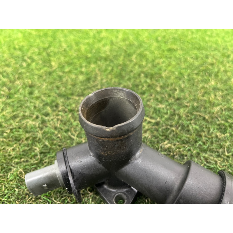 Фланец системы охлаждения (система охлаждения) Volkswagen Touareg FL 2015 3.6 03H121133