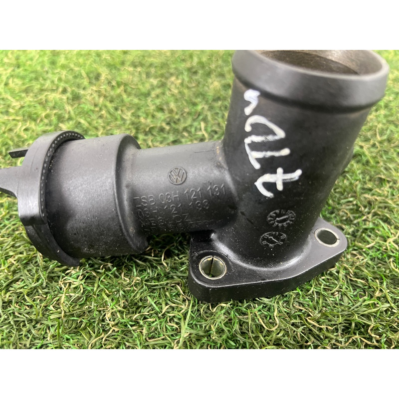 Фланец системы охлаждения (система охлаждения) Volkswagen Touareg FL 2015 3.6 03H121133