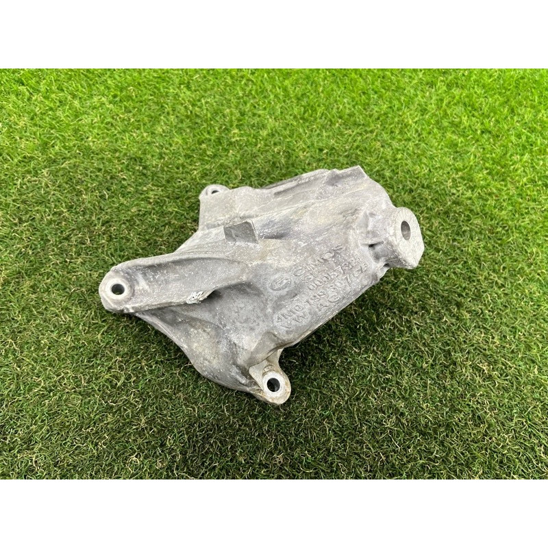 Кронштейн подушки двигателя (кронштейны двигателя) AUDI A4 B9 2017 2.0 4M0199307CB