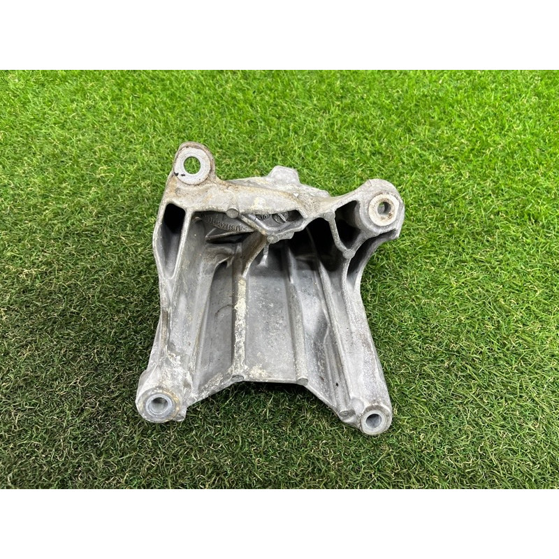 Кронштейн подушки двигателя (кронштейны двигателя) AUDI A4 B9 2017 2.0 4M0199307CB