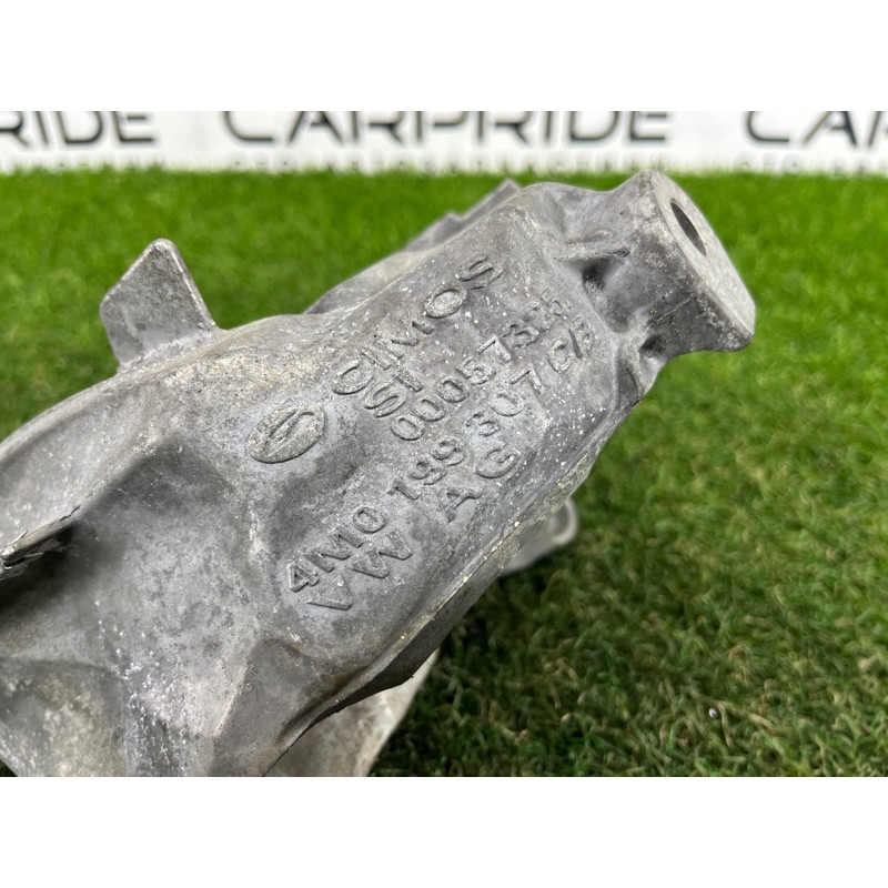 Кронштейн подушки двигателя (кронштейны двигателя) AUDI A4 B9 2017 2.0 4M0199307CB