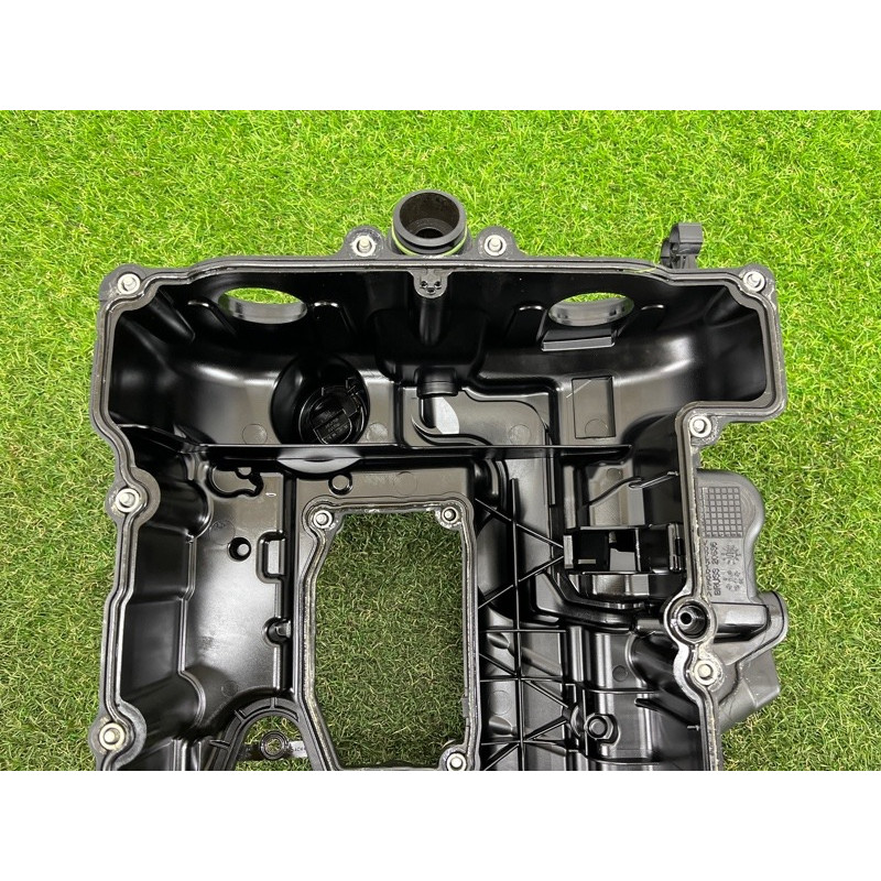 Крышка клапанов (двигатель и элементы) BMW 2-series F22 2015 2.0 11127588412