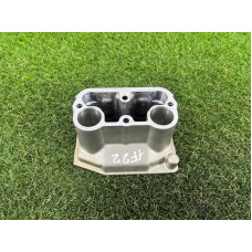 Вставка в гнездо свечи