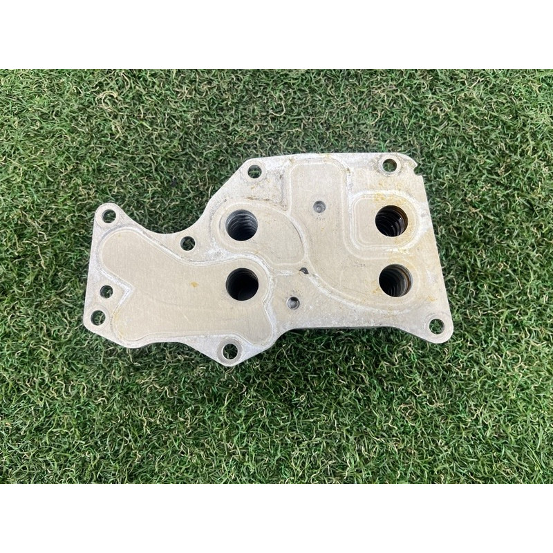 Теплообменник масляного фильтра (двигатель и элементы) BMW 5-series G30 2017 2.0 B46B20 11428585624