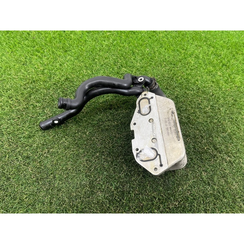 Теплообменник масляного фильтра (двигатель и элементы) AUDI Q5 8R 2012 3.2 CALB 06E117021G