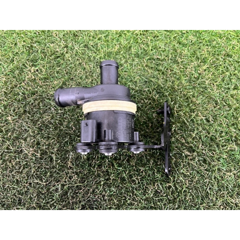 Помпа электрическая (электрика) Volkswagen Touareg FL 2015 3.6 059121012B