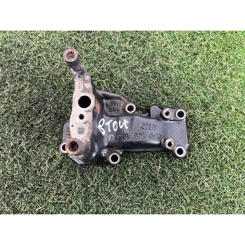 Кронштейн крепление турбины (кронштейны двигателя) Volkswagen Touareg II NF 2013 3.0 059145195AE