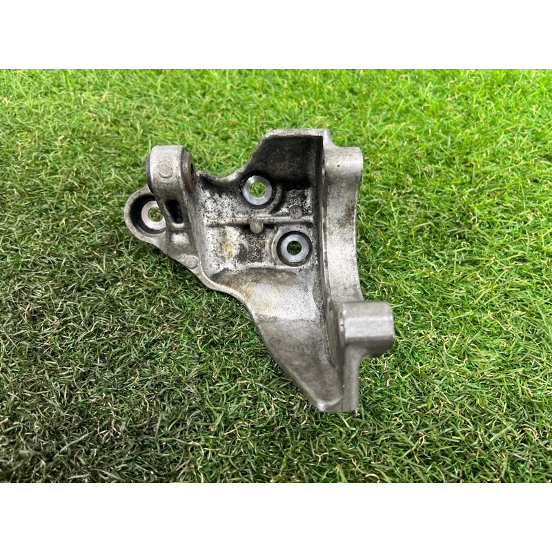 Кронштейн насоса гидроусилителя (кронштейны двигателя) Volkswagen Touareg II NF 2013 3.0 059145167AL