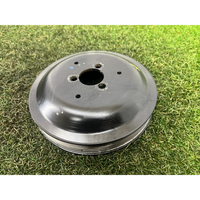 Шкив помпы (система охлаждения) AUDI Q5 8R 2012 3.2 CALB 06E121031D