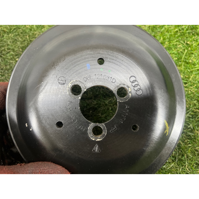 Шкив помпы (система охлаждения) AUDI Q5 8R 2012 3.2 CALB 06E121031D