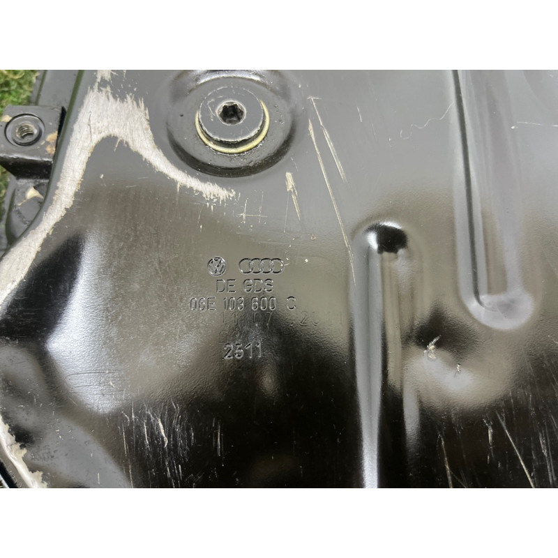 Піддон двигуна (двигун та елементи) AUDI Q5 8R 2012 3.2 CALB 06E103604K