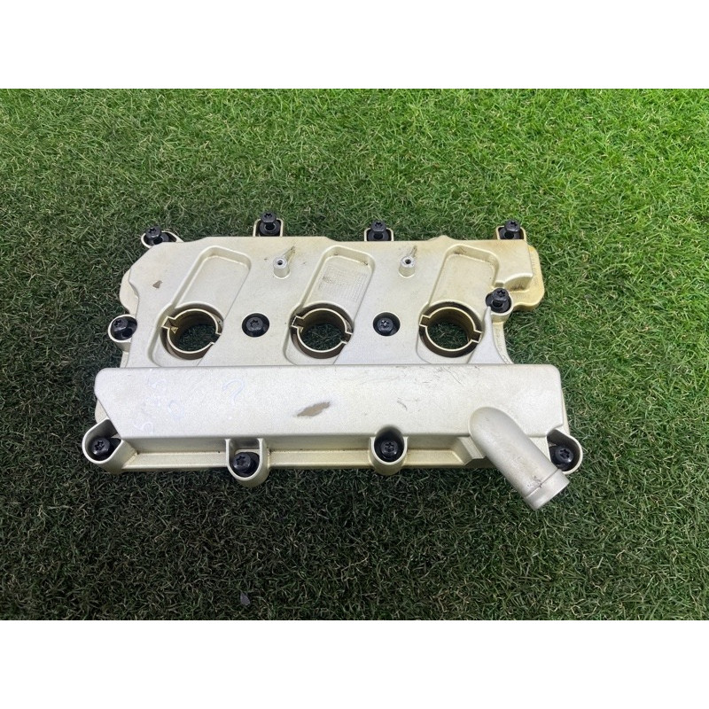 Кришка клапанів (двигун та елементи) AUDI Q5 8R 2012 3.2 CALB 06E103472N