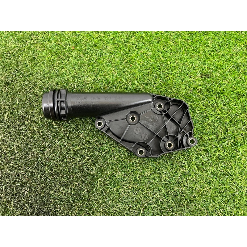 Фланец системы охлаждения (система охлаждения) AUDI Q5 8R 2012 3.2 CALB 06E121168