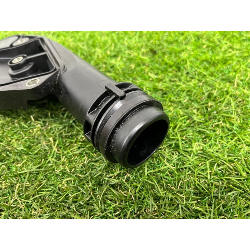 Фланец системы охлаждения (система охлаждения) AUDI Q5 8R 2012 3.2 CALB 06E121168