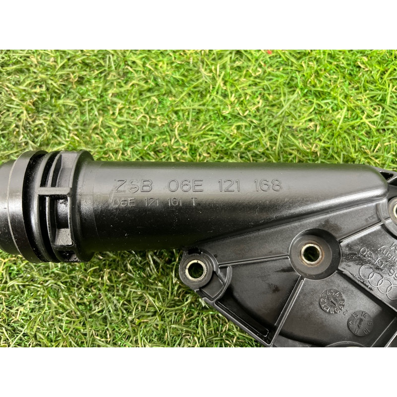 Фланец системы охлаждения (система охлаждения) AUDI Q5 8R 2012 3.2 CALB 06E121168