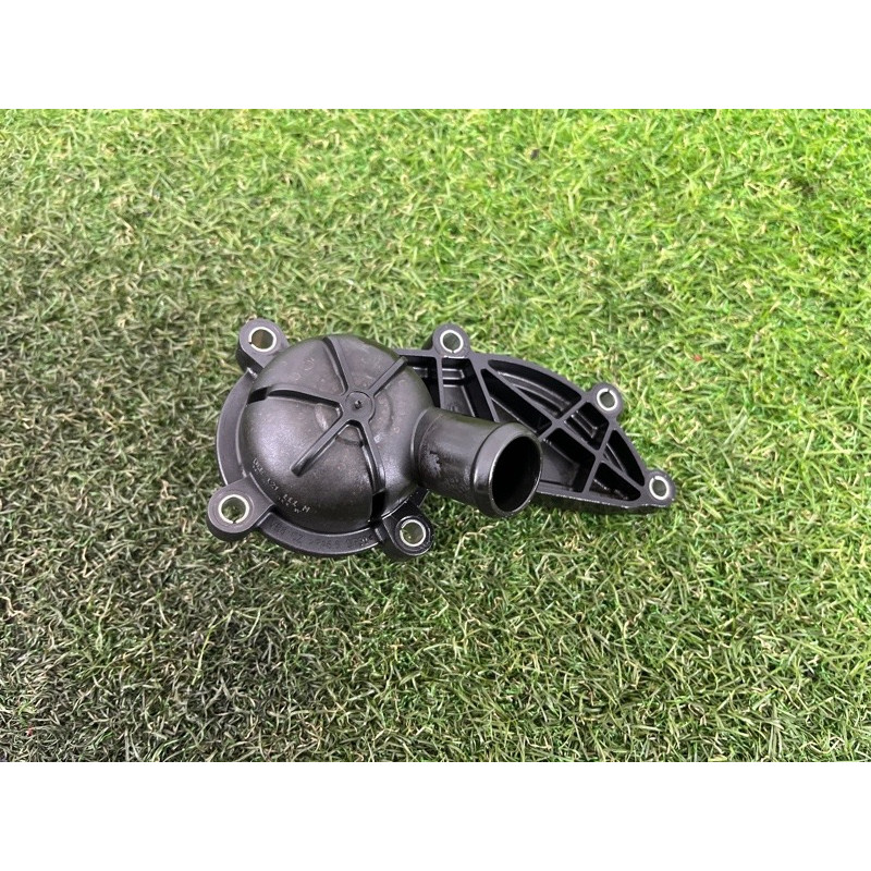 Корпус термостата (система охлаждения) AUDI Q5 8R 2012 3.2 CALB 06E121111M