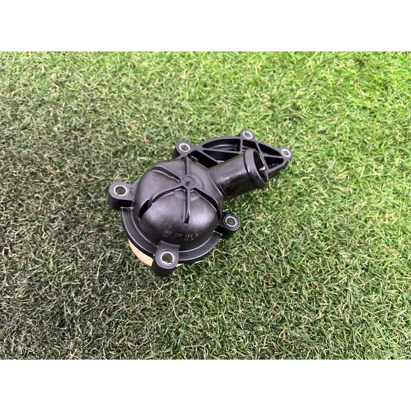 Корпус термостата (система охлаждения) AUDI Q5 8R 2012 3.2 CALB 06E121111M