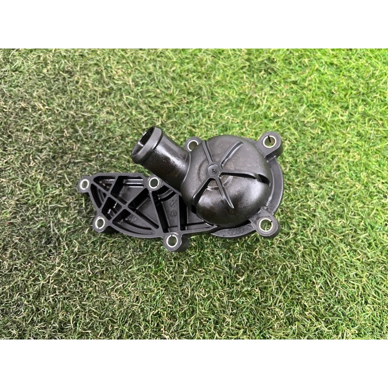 Корпус термостата (система охлаждения) AUDI Q5 8R 2012 3.2 CALB 06E121111M