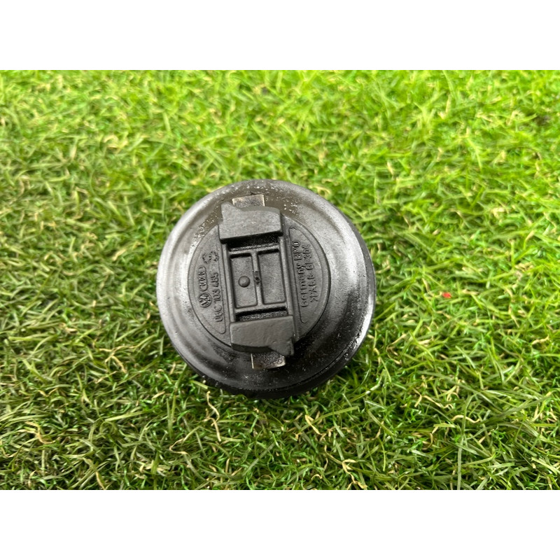 Крышка маслозаливной горловины (двигатель и элементы) AUDI Q5 8R 2012 3.2 CALB 079103485A