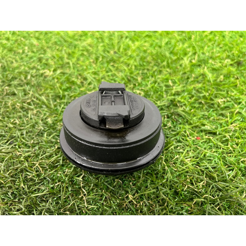 Крышка маслозаливной горловины (двигатель и элементы) AUDI Q5 8R 2012 3.2 CALB 079103485A