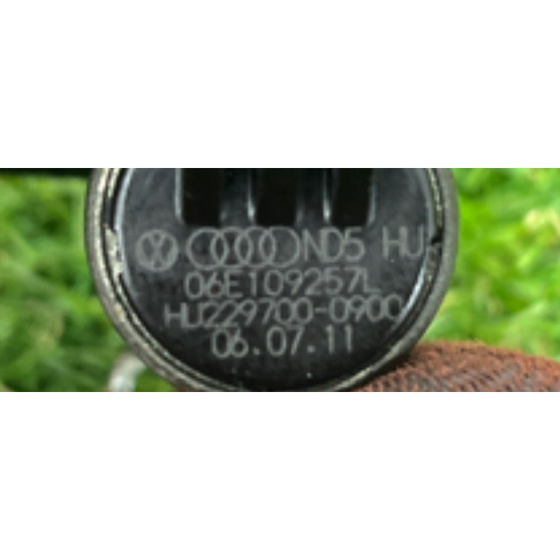 Клапан фазорегулятора (электрика двигателя) AUDI Q5 8R 2012 3.2 CALB 06E109257L